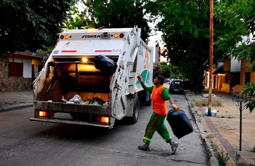 Tragedia en Las Varillas: murió un empleado municipal tras caer del camión recolector | Córdoba