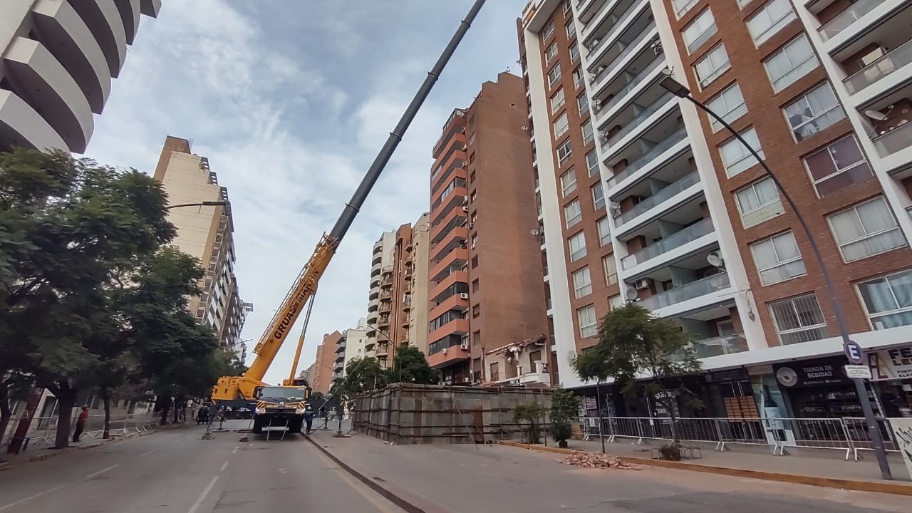 Comenzó la demolición controlada del muro del edificio que se derrumbó en Güemes | Córdoba