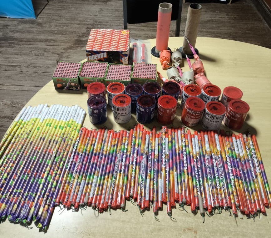 Detuvieron a tres jóvenes por intentar ingresar pirotecnia en partido de fútbol en La Carlota | Córdoba