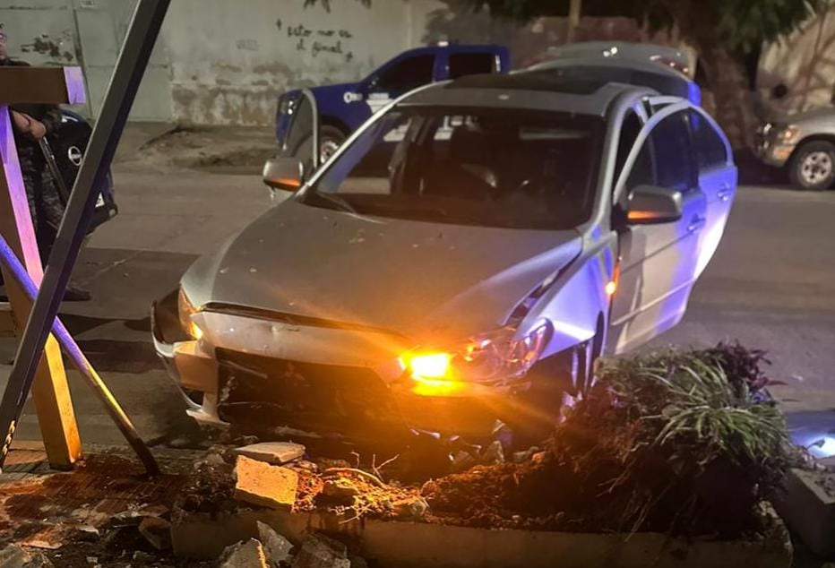 Imprudencia al volante: manejaba alcoholizado, evadió un control policial y chocó contra un macetón | Córdoba