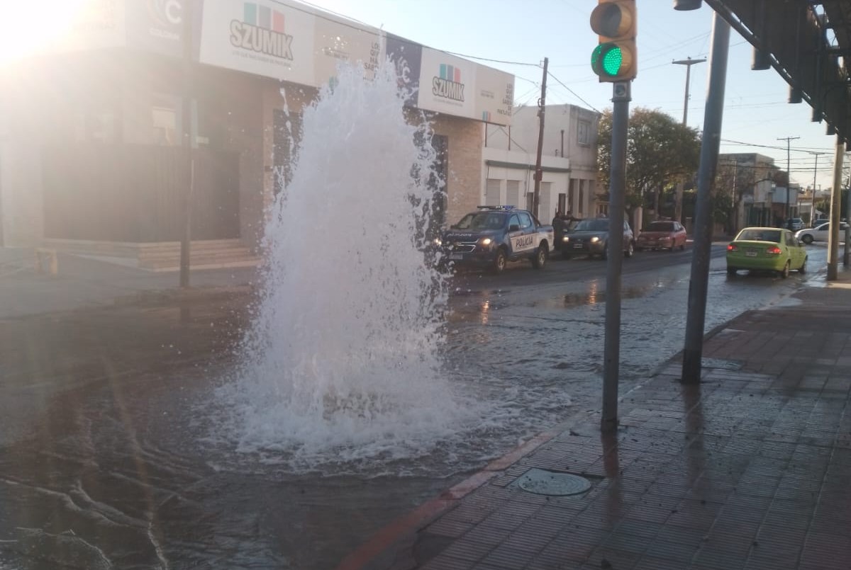 Video: se rompió una válvula de desagüe en Alto Alberdi | Córdoba