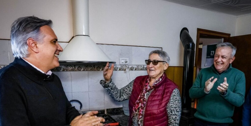 Llaryora inaugura red de gas y entrega viviendas en Onagoity, impulsando obras y progreso regional | Córdoba