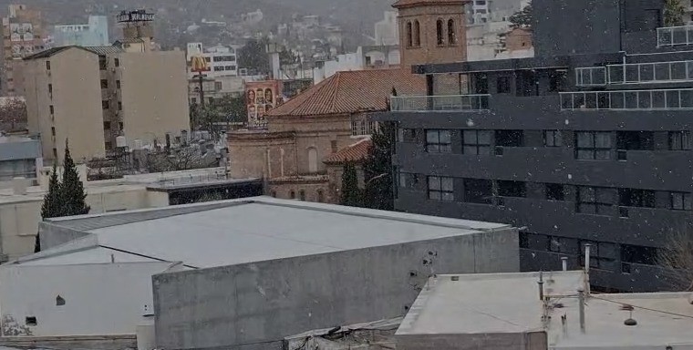 Llegó la nieve a Córdoba y aparecieron algunos copos en la capital | Córdoba