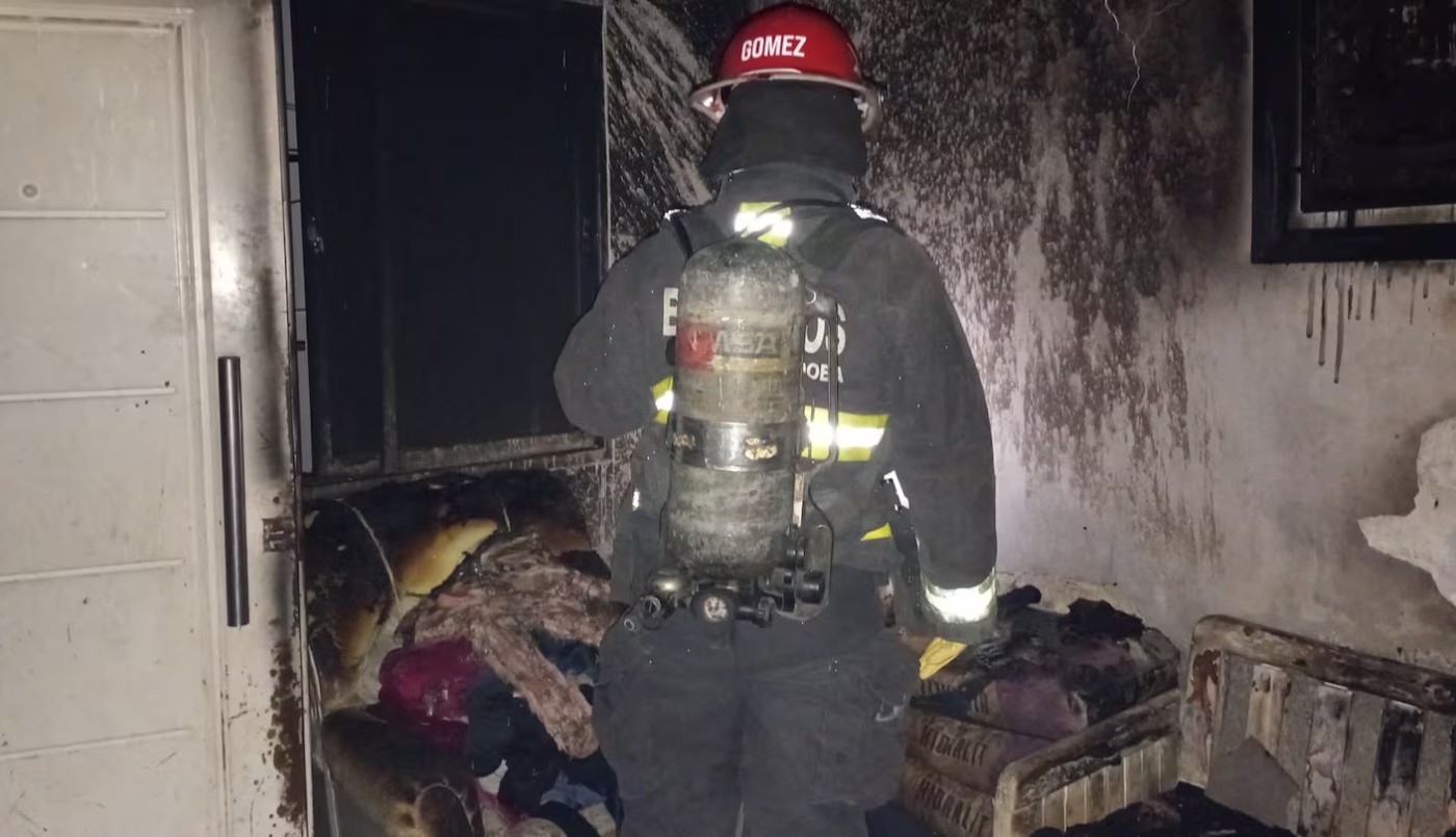 Una vela provocó un incendio en una casa de Córdoba: dos menores internados | Córdoba