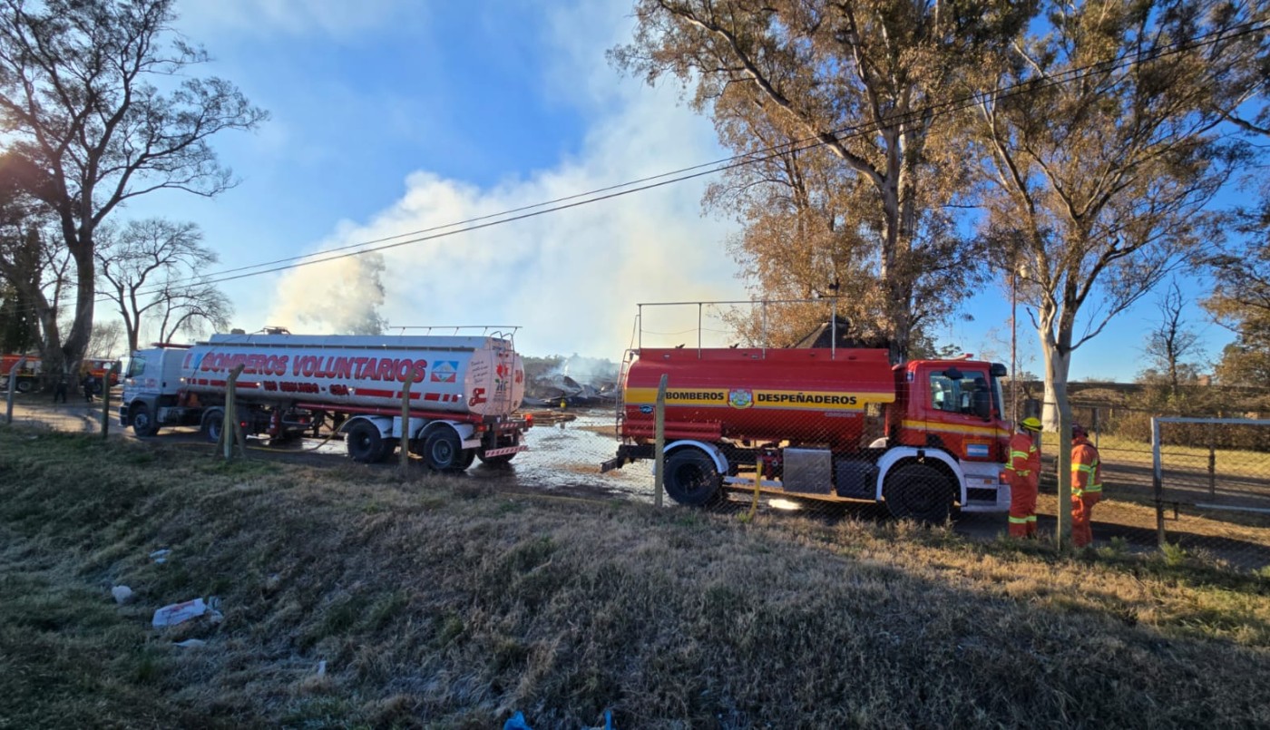 Bomberos contuvieron el incendio desatado en la localidad de Villa del Prado | Córdoba