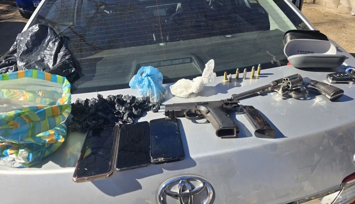 Detuvieron a un hombre por disparar al aire por la calle: tenía armas, cocaína y marihuana | Córdoba