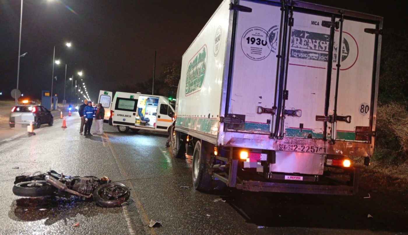 Tragedia en Juárez Celman: un motociclista murió atropellado por un camión | Córdoba