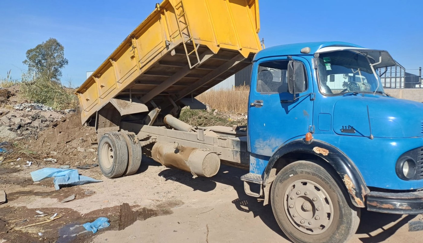 Multa millonaria y suspensión a responsables de arrojar residuos en macrobasurales | Córdoba