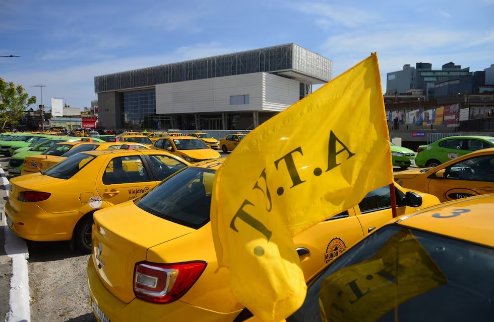 Corte en Costanera Norte por movilización de taxistas en el Concejo Deliberante | Córdoba