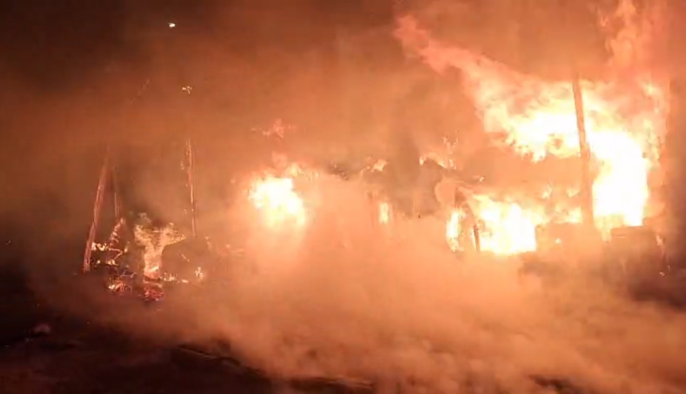 Un feroz incendio destruyó por completo una casa al sur de Córdoba | Córdoba