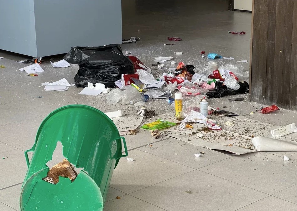 Comodoro Rivadavia: un estudiante agredió a personal no docente, que protestaba por mejoras salariales | Actualidad