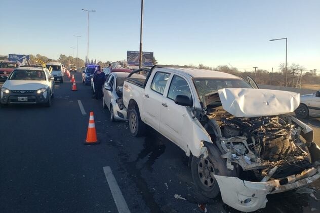 Impactante choque múltiple en avenida La Voz del Interior: al menos seis autos involucrados | Córdoba