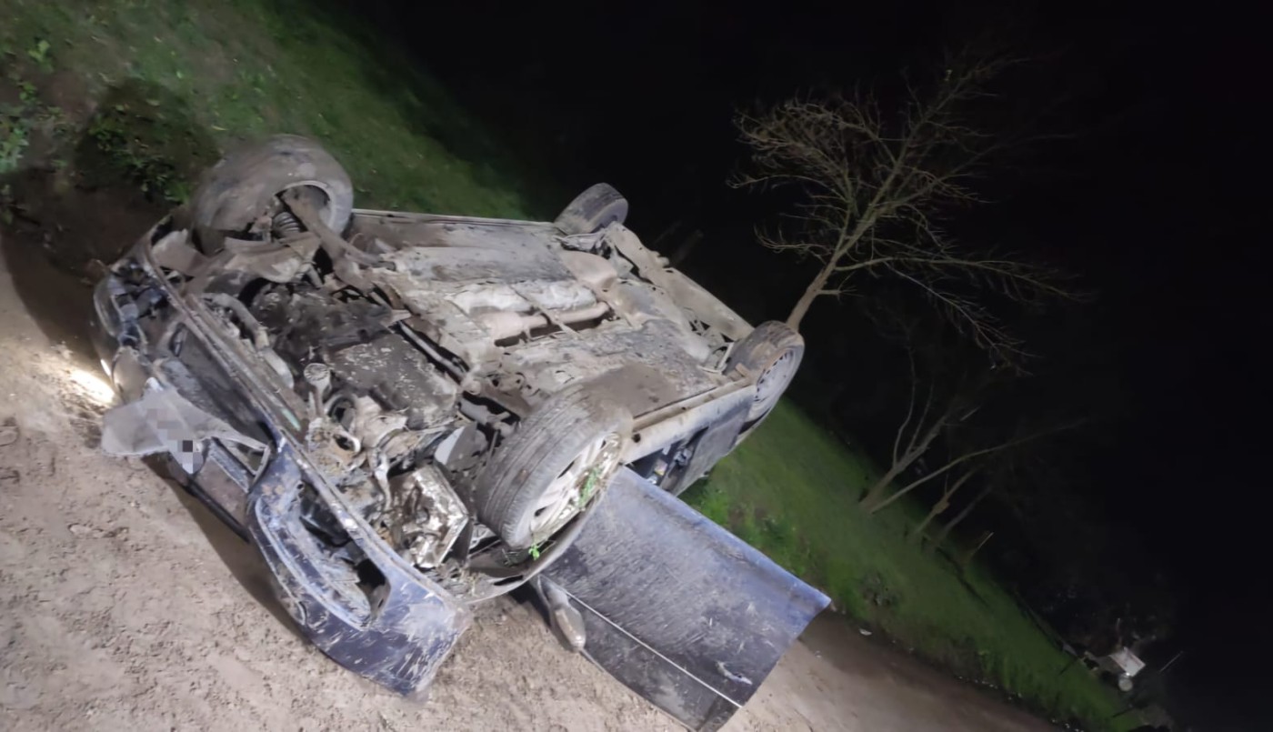 Un joven murió tras perder el control del auto en Córdoba: terminó dado vuelta | Córdoba