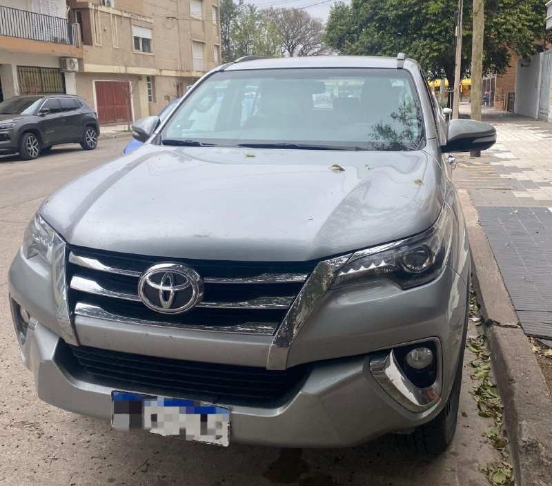 Detuvieron a dos hombres intentando forzar una camioneta en Río Tercero | Córdoba