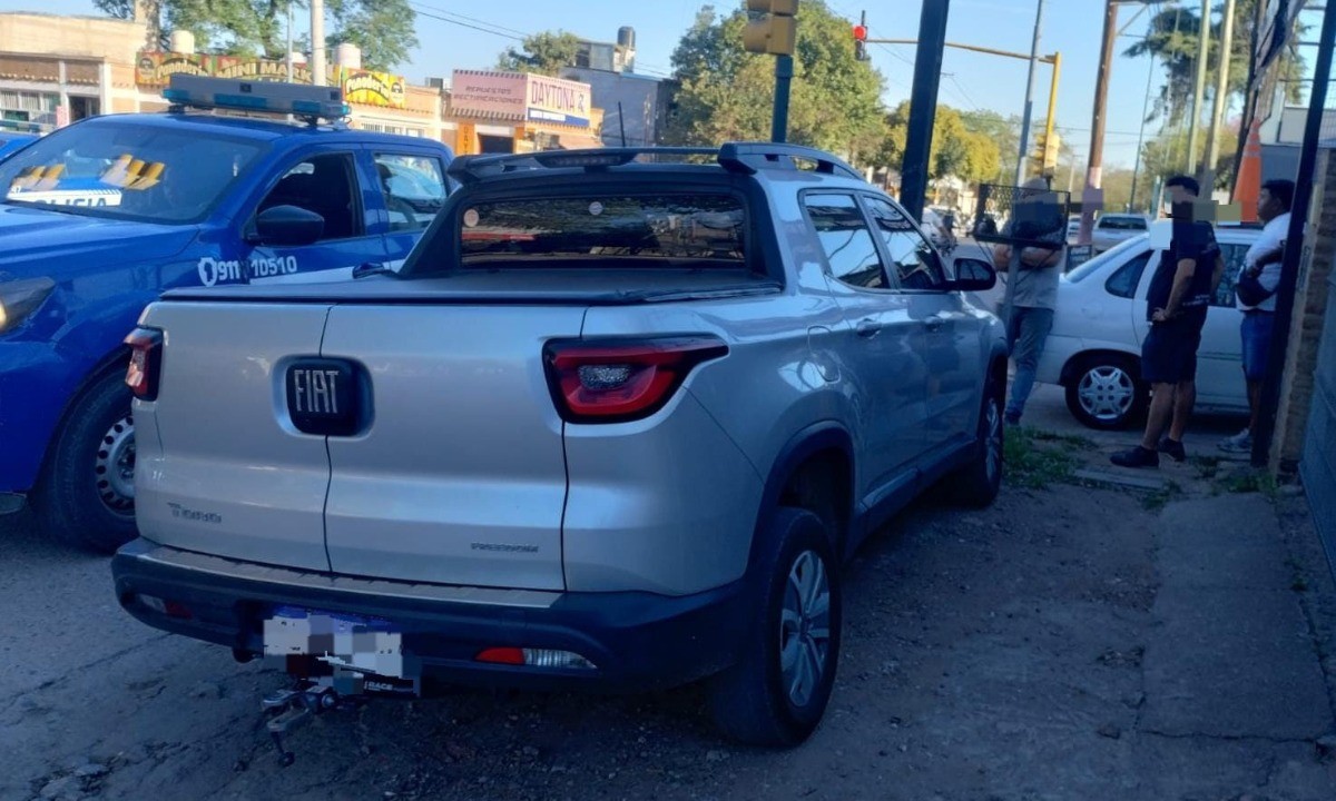 Vecinos atraparon a un hombre dentro de una camioneta en Villa Rivera Indarte | Córdoba