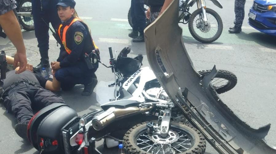 Intento de fuga en el centro: una mujer detenida tras robar en un local y embestir a un policía | Córdoba