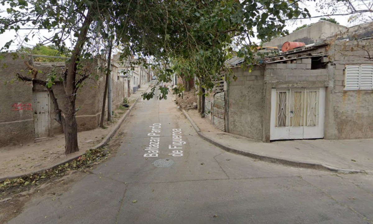 Robaron a un automovilista en B° Güemes y fueron detenidos bajo una colcha | Córdoba