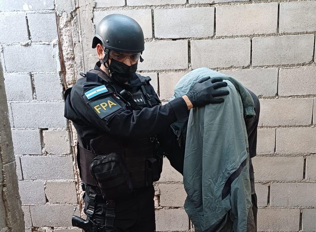 Desbarataron un punto de venta de drogas en barrio Yapeyú: tres detenidos | Córdoba