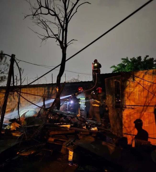 Un Incendio destruyó tres casas en Córdoba: no hubo víctimas fatales | Córdoba