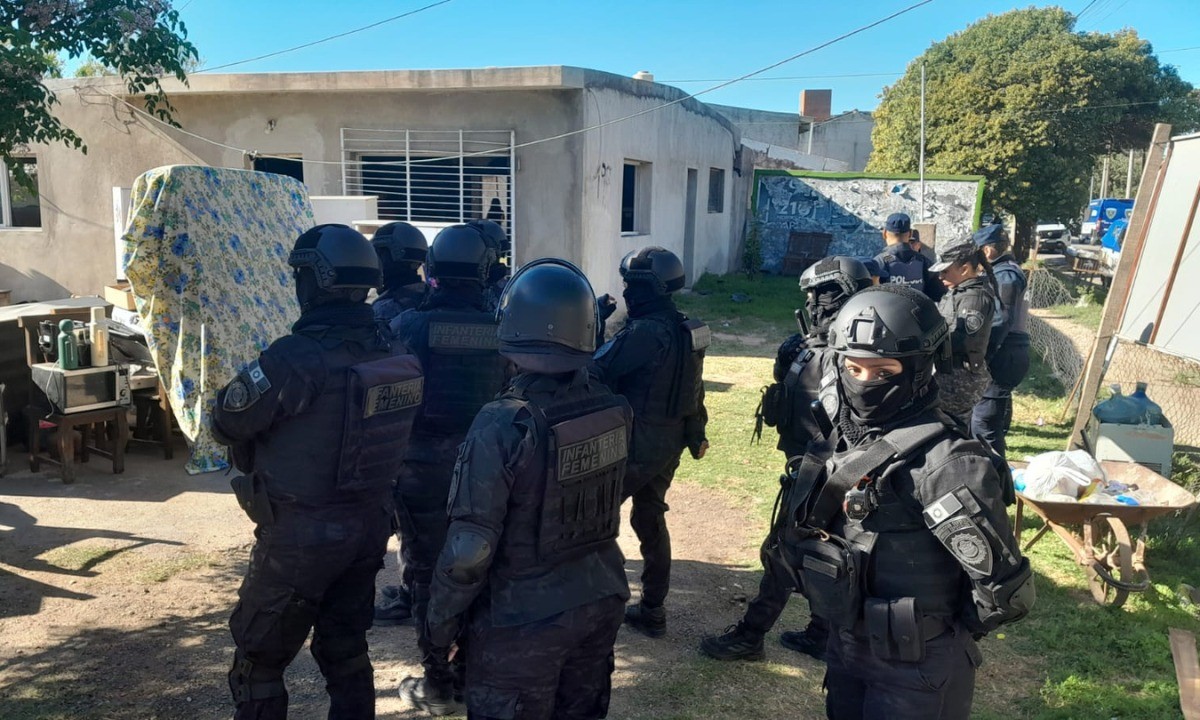 Desalojan a 11 familias gitanas en barrio Yofre Norte tras una orden judicial | Córdoba