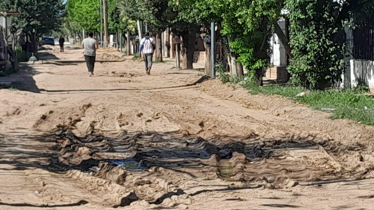 Vecinos de barrio Parque Liceo denuncian abandono de obras  y reclaman respuestas urgentes | Córdoba
