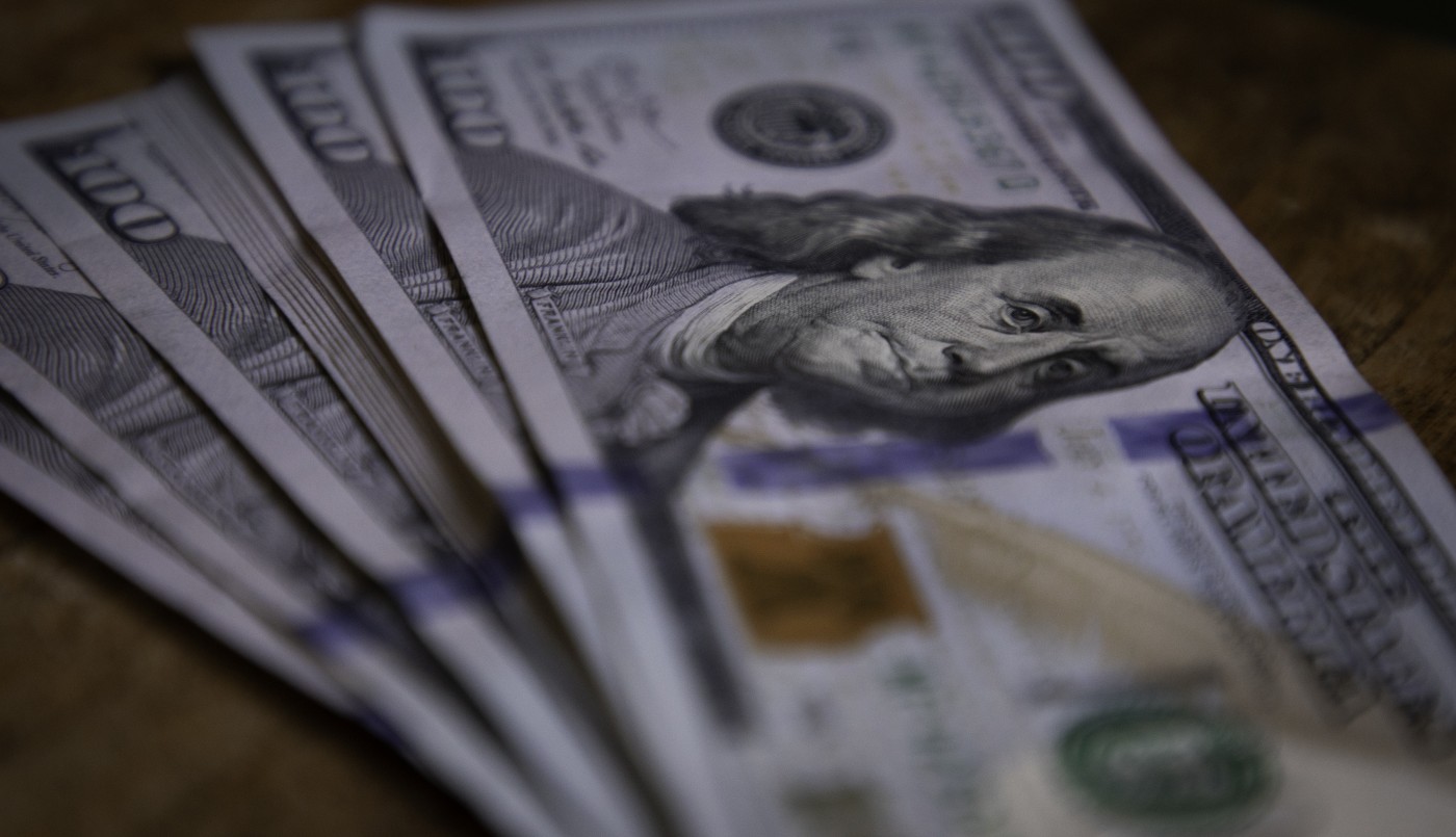 A pesar de la confirmación del swap con EE.UU, el dólar oficial subió a $1.495 | Política y economía