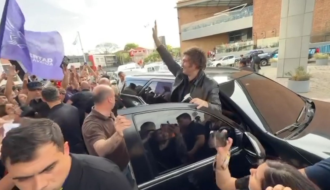 Milei en Córdoba: el presidente fue recibido por militantes en el hotel Quinto Centenario | Política y economía