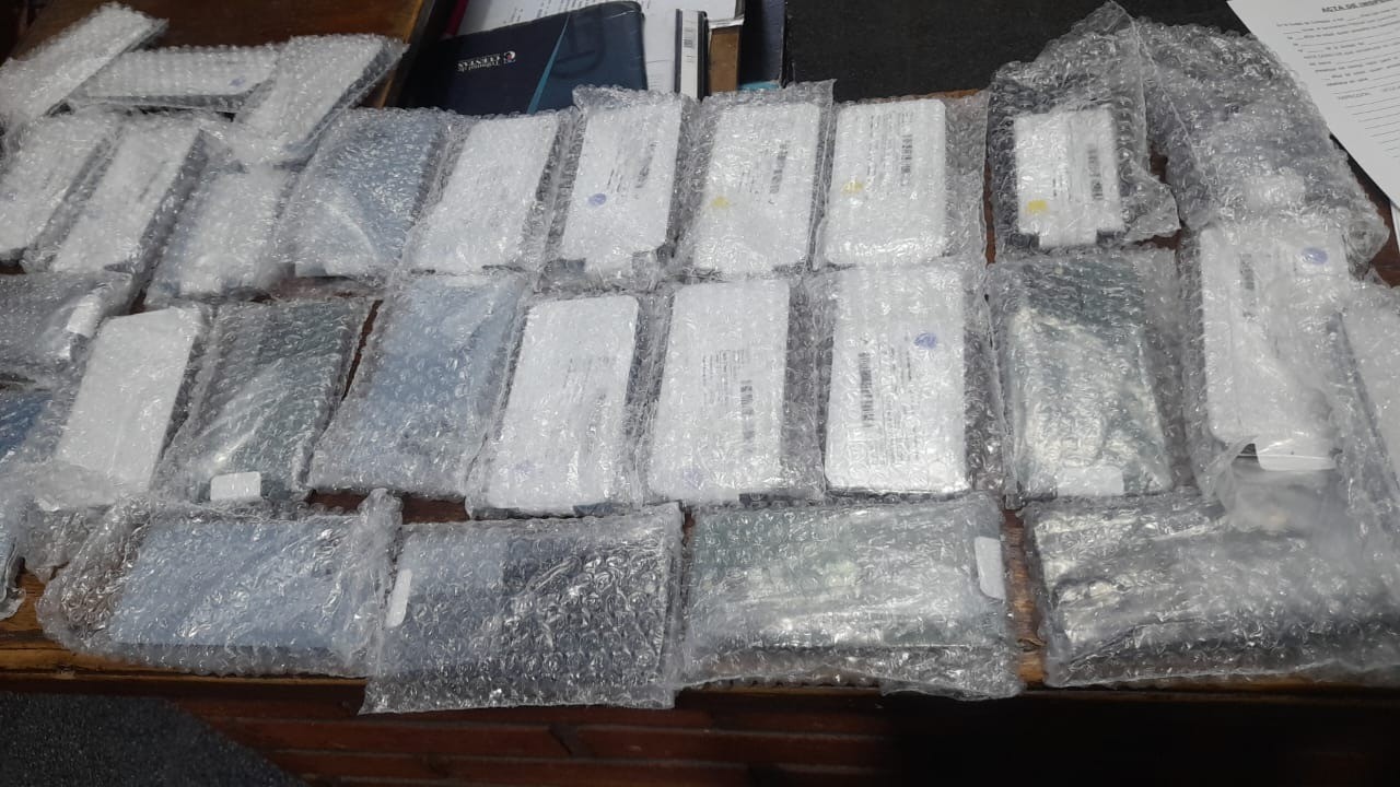 Quisieron sobornar a la Policía, los detuvieron por traficar celulares | Córdoba