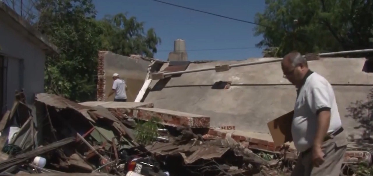Colapsó una cisterna en La Calera y causó graves destrozos en una vivienda | Córdoba