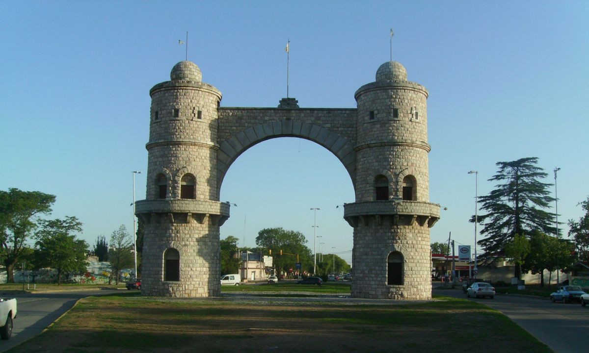 Vecinos del sudeste realizaron un abrazo simbólico al Arco de Córdoba por inseguridad | Córdoba