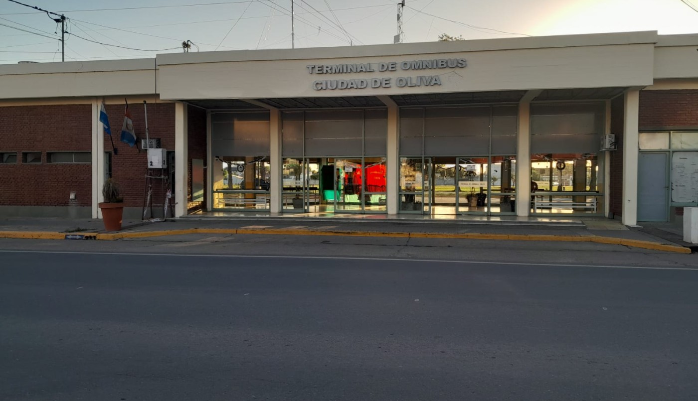 Dos choferes que debían trasladar a alumnos de un colegio de Oliva dieron alcoholemia positiva | Córdoba