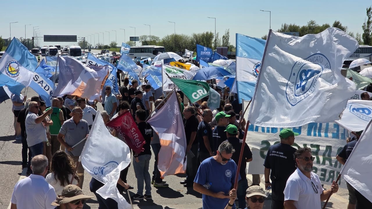 Protesta de gremios estatales generó demoras en el peaje a Carlos Paz | Actualidad