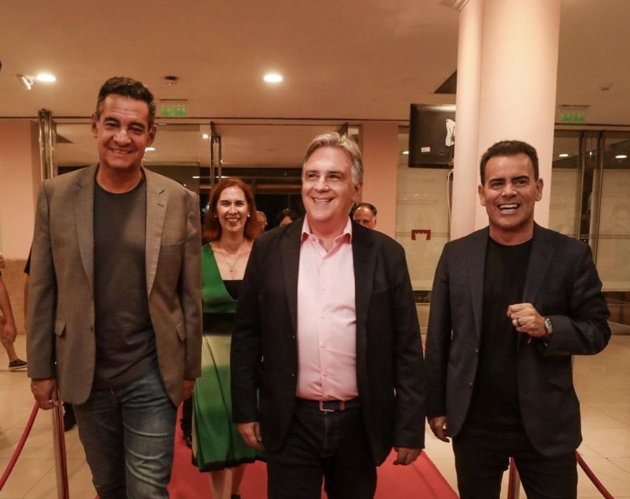 Llaryora asistió al Teatro Real y destacó el rol estratégico de la industria cultural | Córdoba