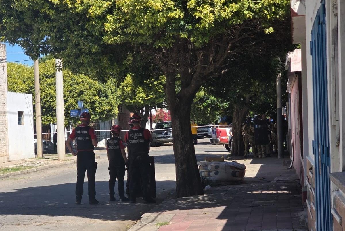 Se atrincheró en su casa, amenazó con una botella y terminó detenido | Córdoba