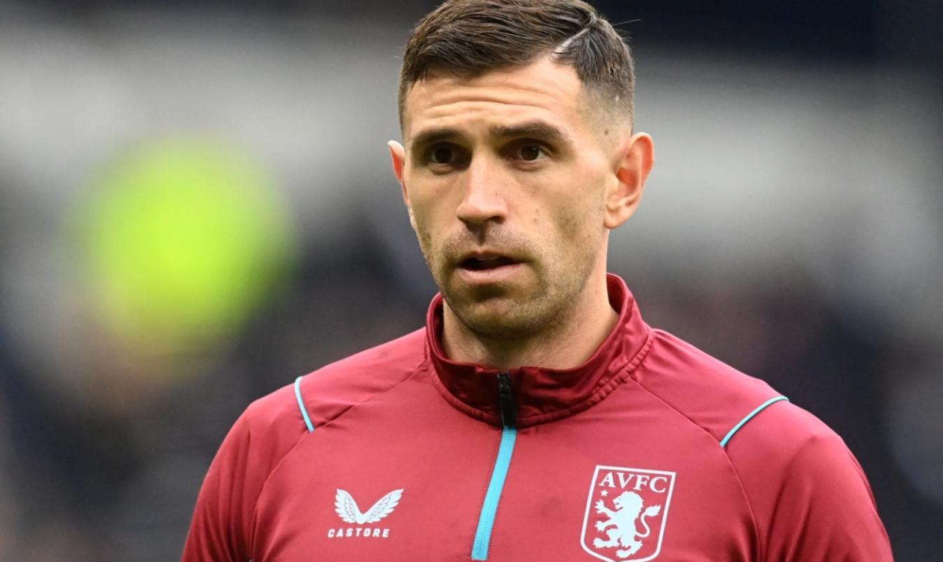 Preocupación en Argentina: el "Dibu" Martínez salió lesionado en el Aston Villa | Deportes