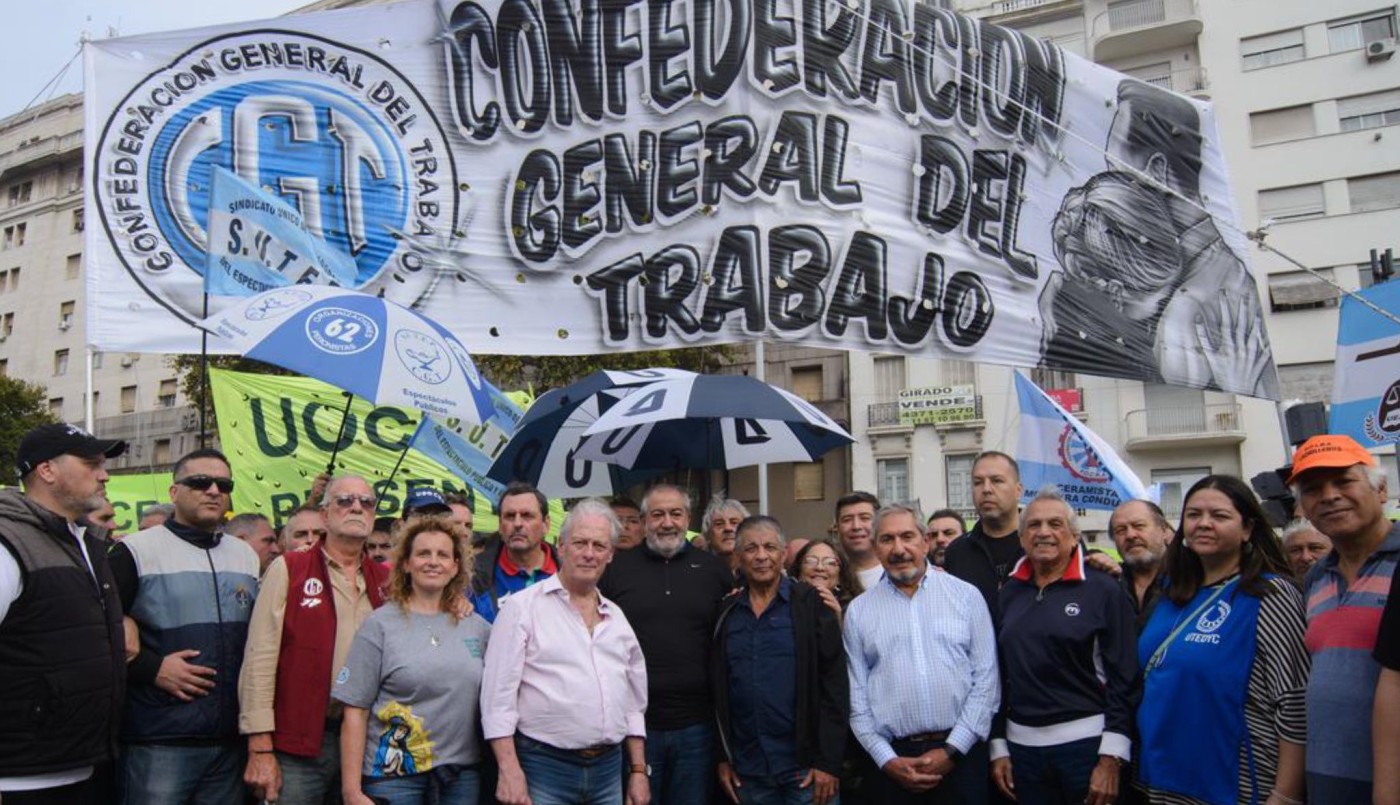 La CGT activa una doble ofensiva judicial para intentar frenar la reforma laboral | Política y economía