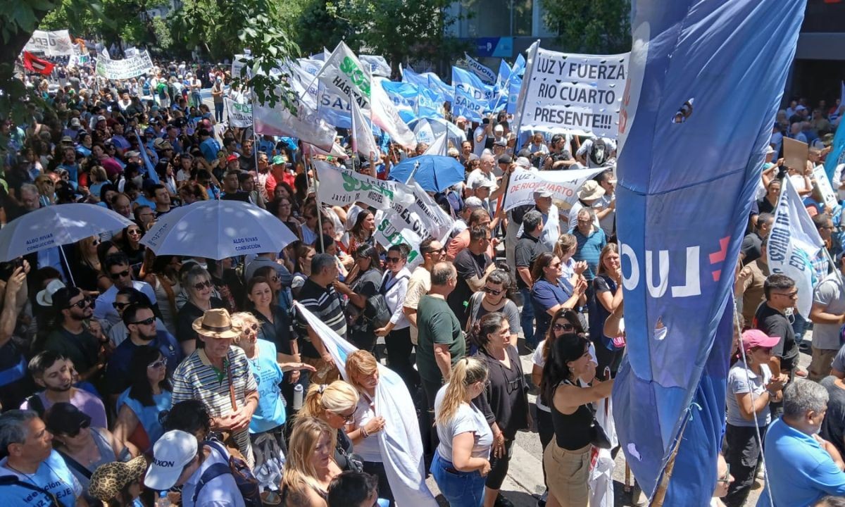 Paro y movilización: gremios marchan a la Legislatura contra suba de aportes | Córdoba