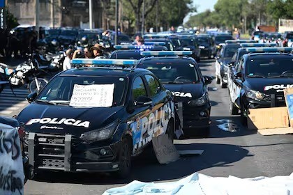 Protesta policial en Santa Fe: tensión en Rosario y advertencias de sanciones | Actualidad