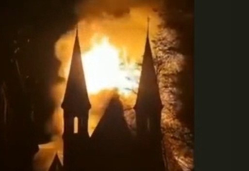 Un incendio destruyó una iglesia de Ámsterdam, alcanzada por la pirotecnia | Internacionales