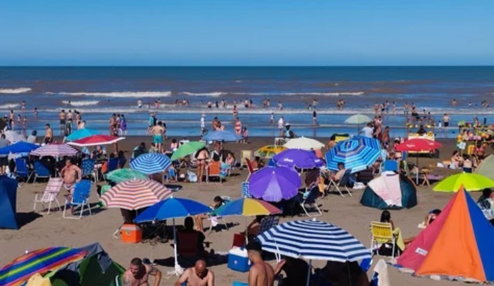 Vacaciones 2026: una familia tipo necesita casi $4 millones promedio para veranear en el país | Política y economía