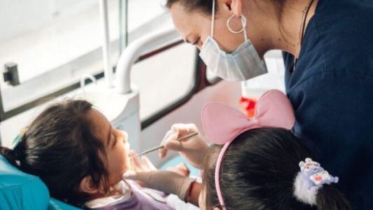 El Móvil Odontológico gratuito recorre los barrios de Córdoba: cronograma de abril