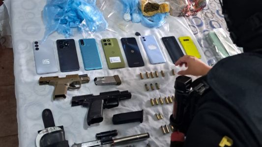 Un menor detenido tras un fuerte operativo con armas y droga en Ciudad de los Cuartetos