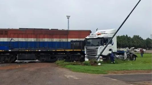Un tren descarriló tras chocar contra un camión en un paso a nivel de General Cabrera