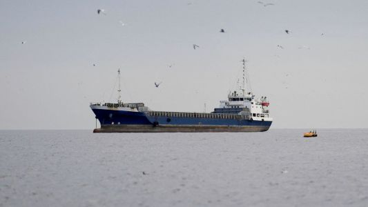 Irán vuelve a bloquear el estrecho de Ormuz y pone en jaque la tregua con Estados Unidos