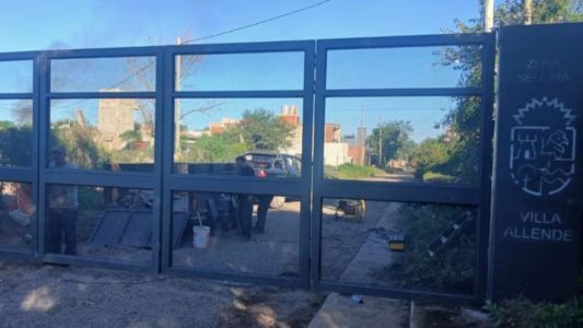 Villa Allende instala el primer portón para cerrar calles: polémica y seguridad