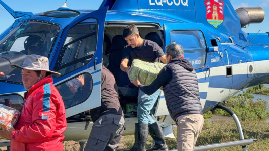 Operativo de emergencia: asisten por aire a familias aisladas por la crecida del río Dulce
