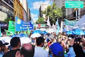 Marcha de trabajadores y gremios estatales en la antesala del Día del Trabajador