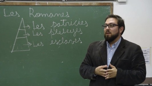 Video: el profesor que da clases usando el lenguaje inclusivo