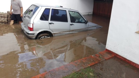 Se inundó una casa tras el desborde del canal maestro norte