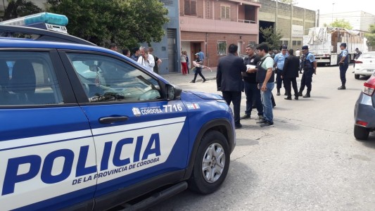 Violento asalto en barrio General Paz: Dos delincuentes detenidos y un prófugo